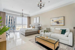 Luxurious Studio Apartment with Canal View in Court Tower